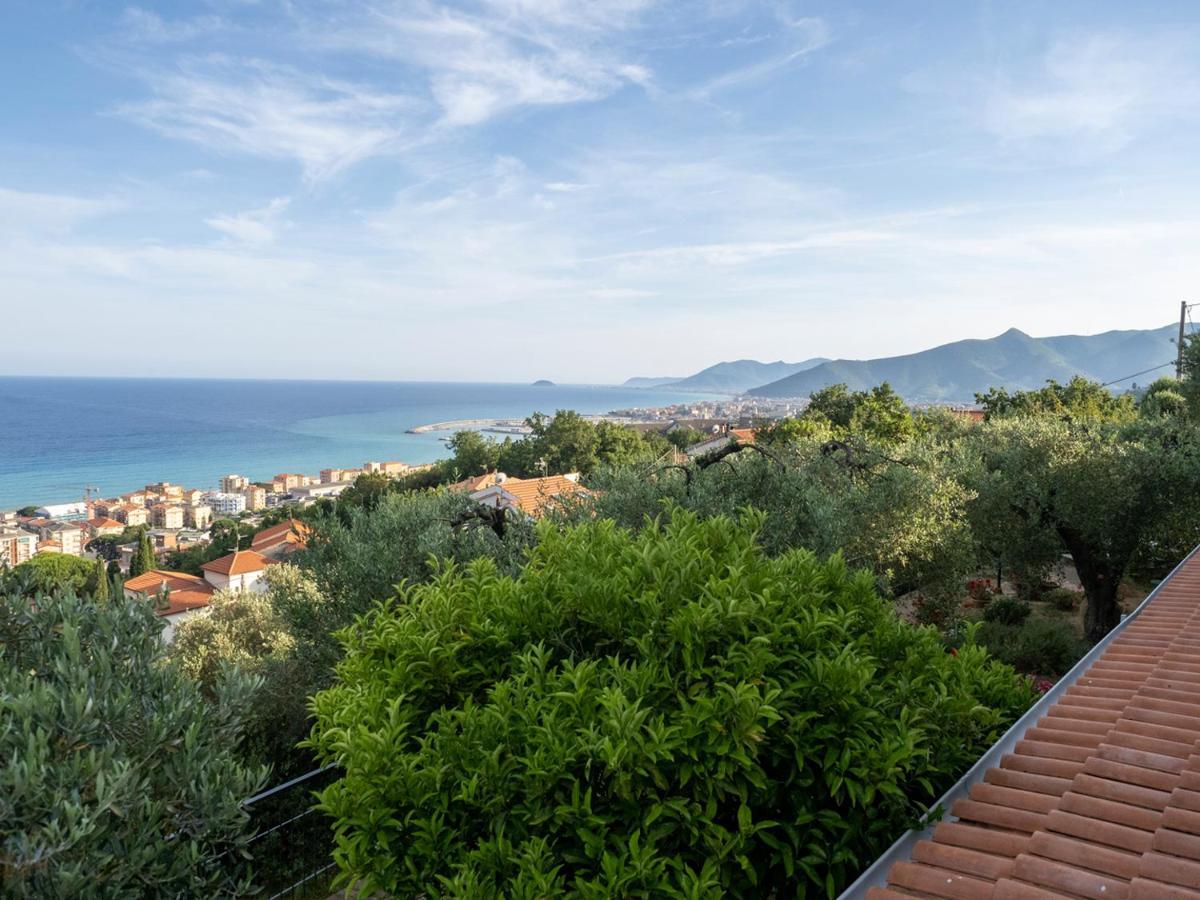 Tra Gli Ulivi Bed & Breakfast Pietra Ligure Exterior photo