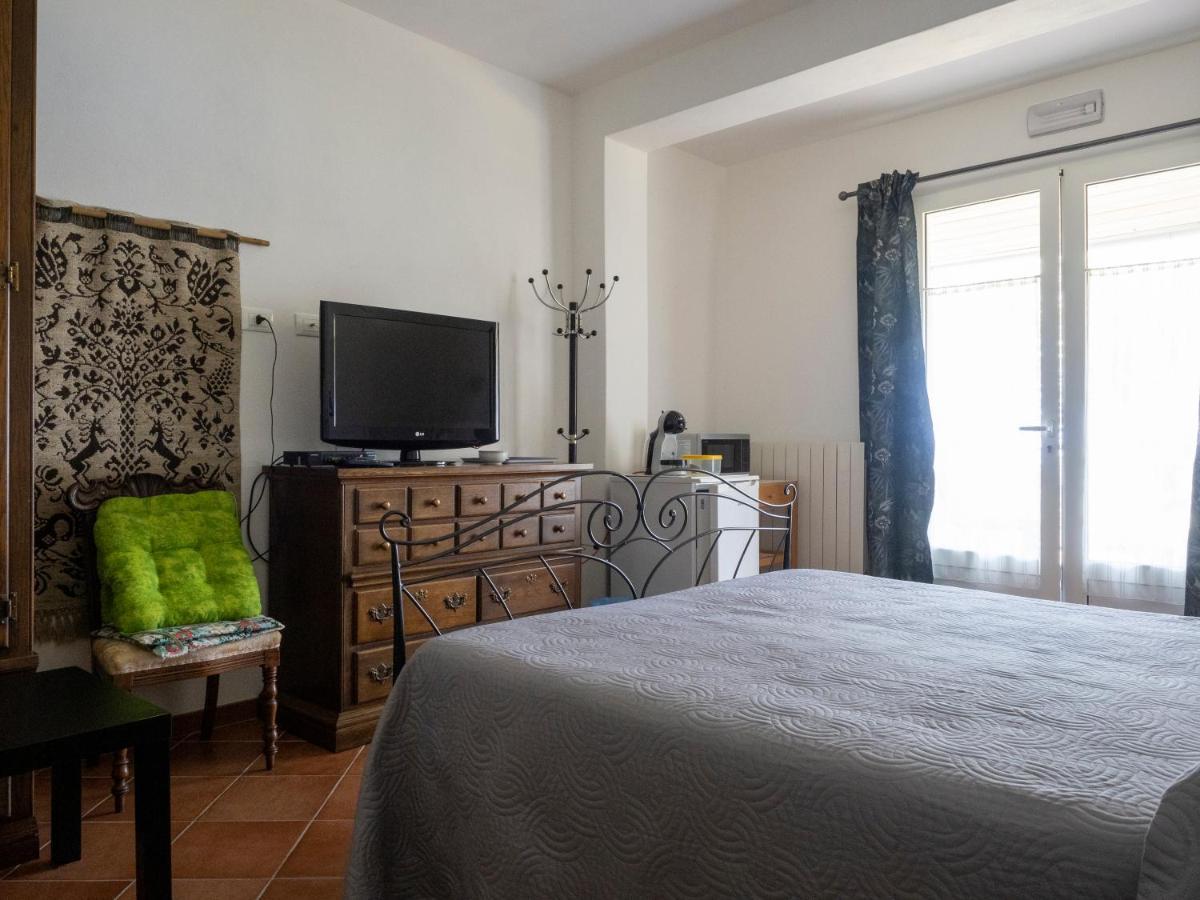 Tra Gli Ulivi Bed & Breakfast Pietra Ligure Exterior photo