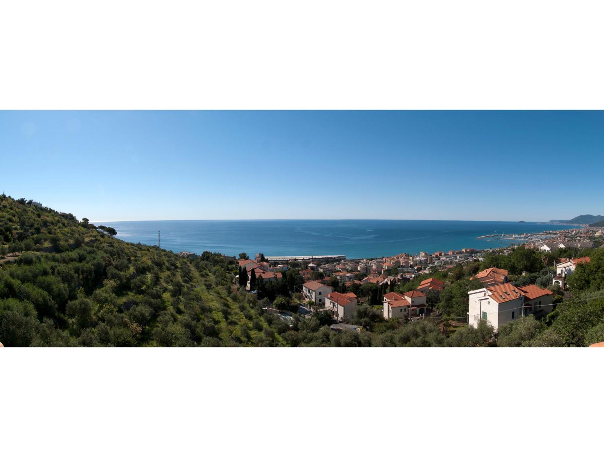 Tra Gli Ulivi Bed & Breakfast Pietra Ligure Exterior photo