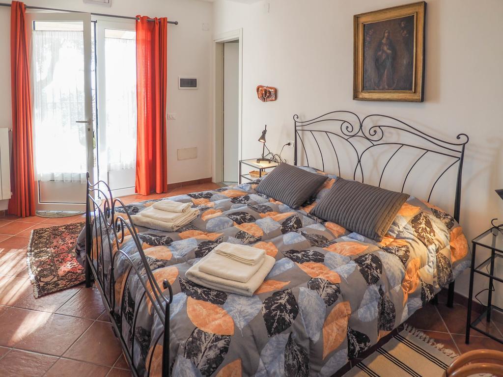 Tra Gli Ulivi Bed & Breakfast Pietra Ligure Exterior photo