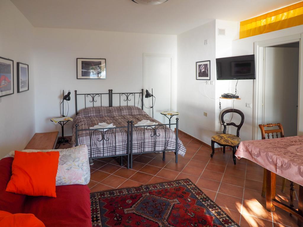 Tra Gli Ulivi Bed & Breakfast Pietra Ligure Exterior photo