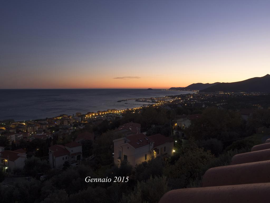 Tra Gli Ulivi Bed & Breakfast Pietra Ligure Exterior photo