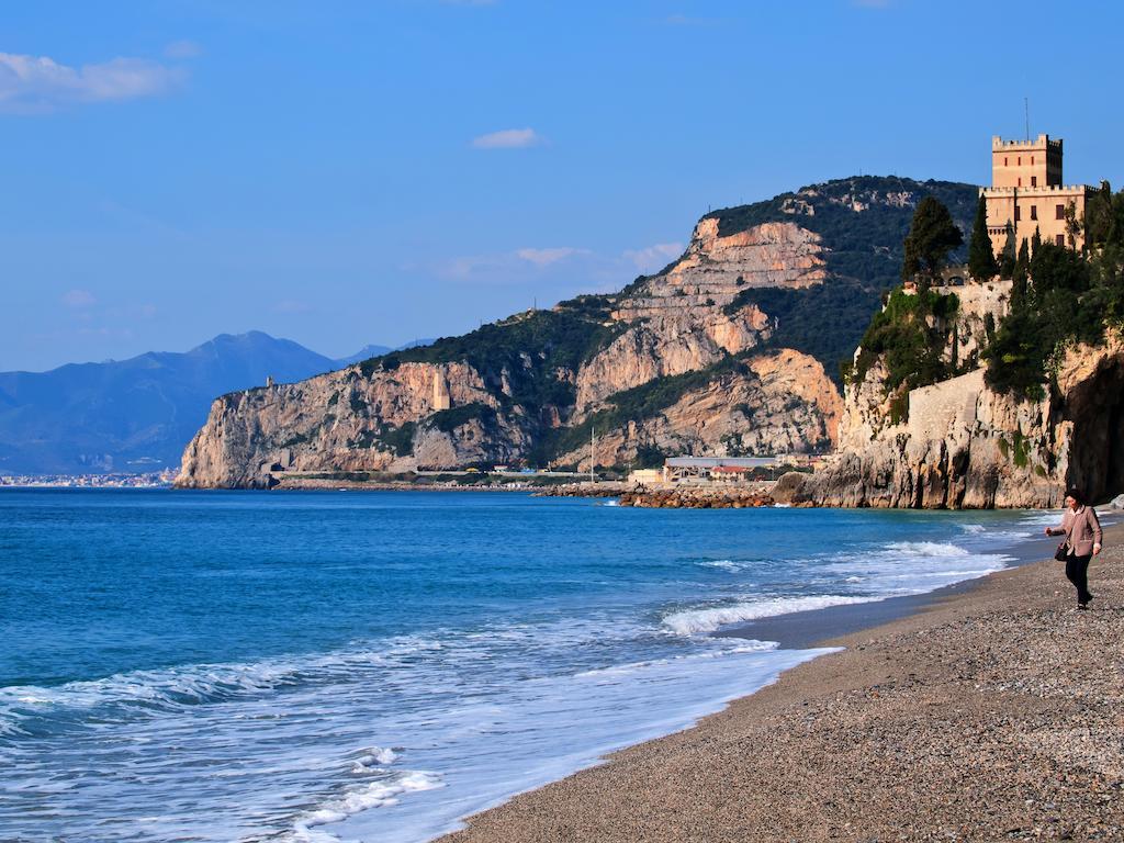 Tra Gli Ulivi Bed & Breakfast Pietra Ligure Exterior photo
